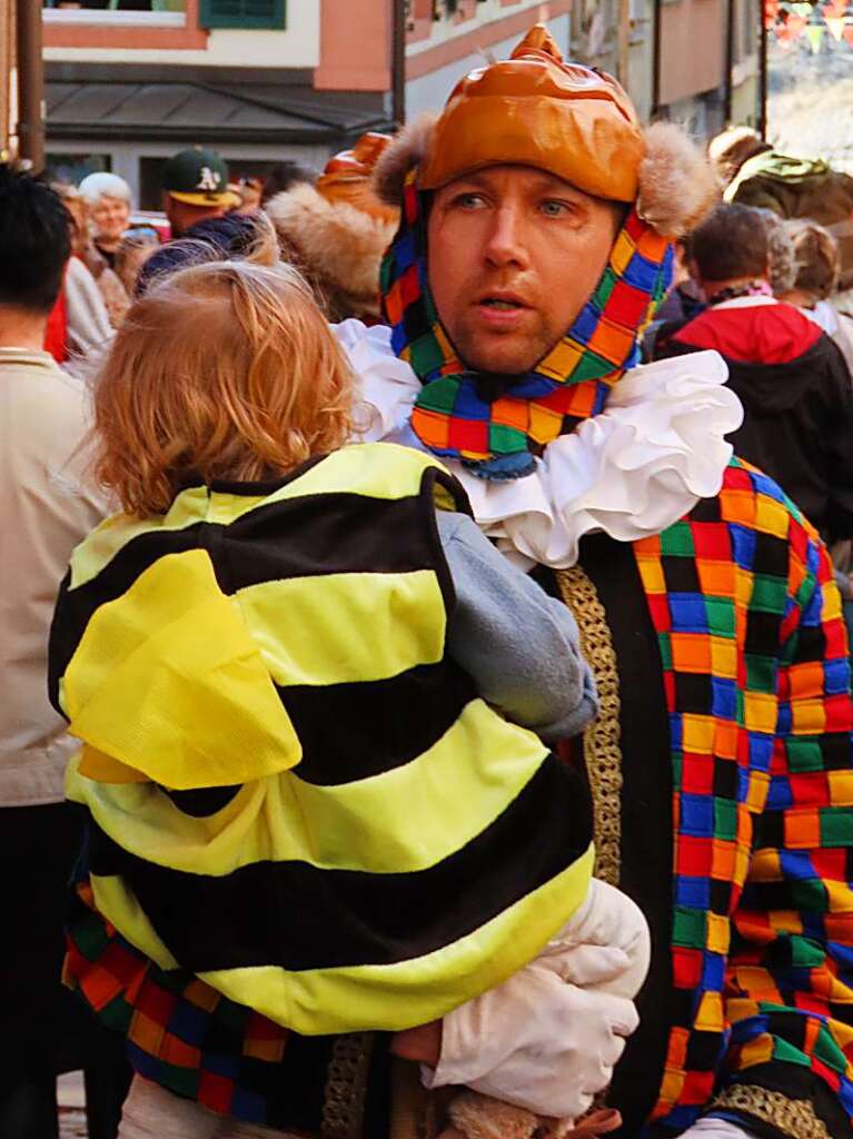 Hoch her ging es am Dienstagnachmittag beim Marsch der Narronen und dem traditionellen Narrolaufen in Laufenburg.