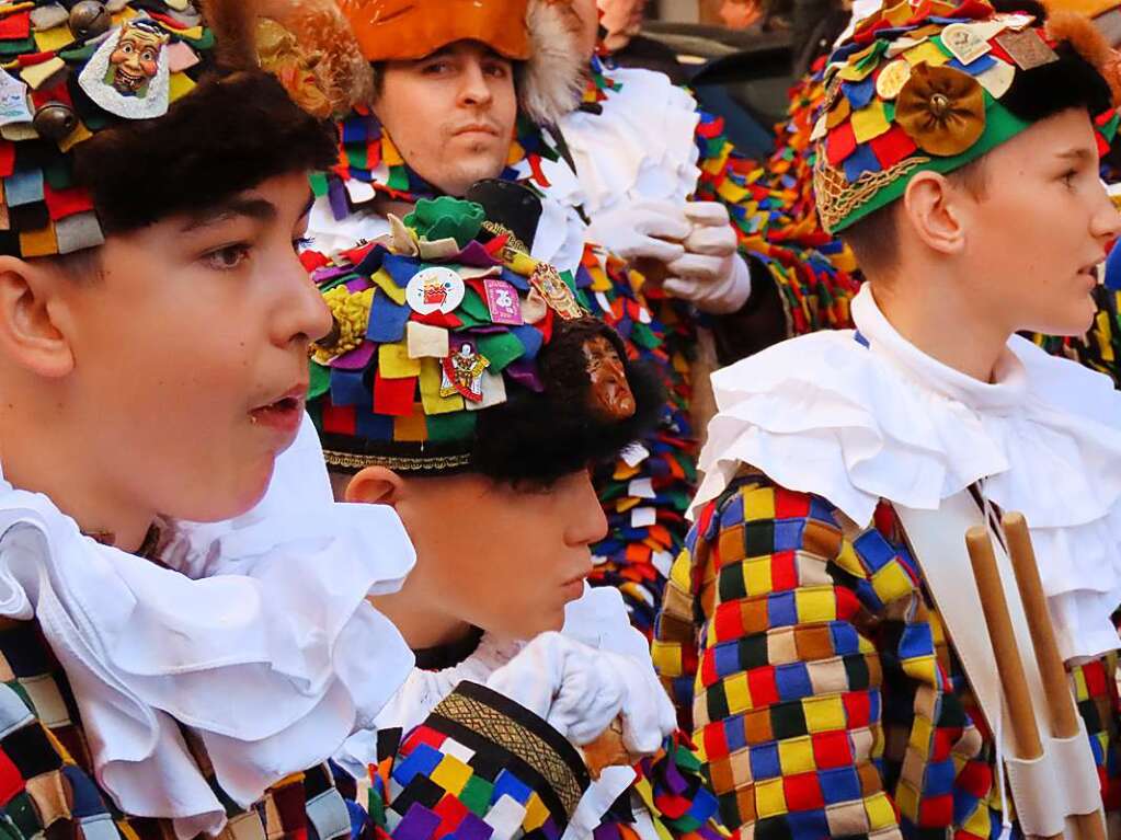 Hoch her ging es am Dienstagnachmittag beim Marsch der Narronen und dem traditionellen Narrolaufen in Laufenburg.