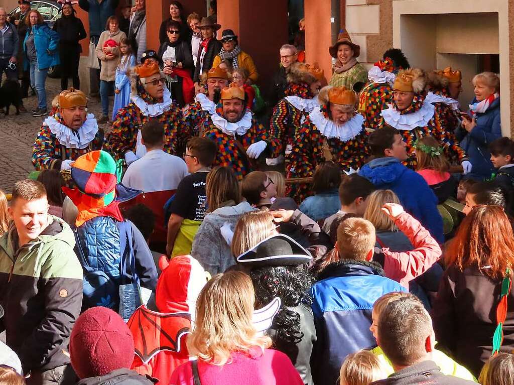 Hoch her ging es am Dienstagnachmittag beim Marsch der Narronen und dem traditionellen Narrolaufen in Laufenburg.