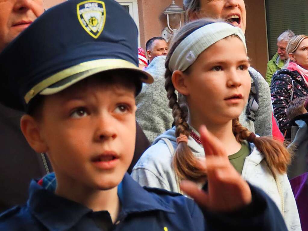 Hoch her ging es am Dienstagnachmittag beim Marsch der Narronen und dem traditionellen Narrolaufen in Laufenburg.