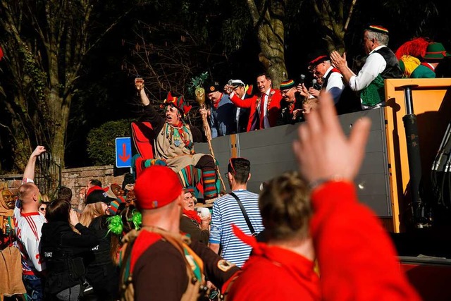 Nach dem groen Berg und Tal Umzug fan...nd 4000 bis 5000 Zuschauer machten mit  | Foto: Hubert Gemmert