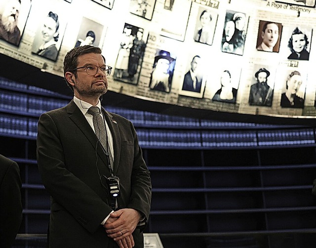 Buschmann in der Gedenksttte Yad Vashem  | Foto: Ilia Yefimovich (dpa)