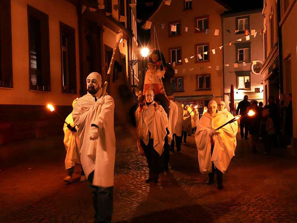 Hler-Umzug mit Bg-Verbrennung – Abschied einer gelungenen Fasnacht