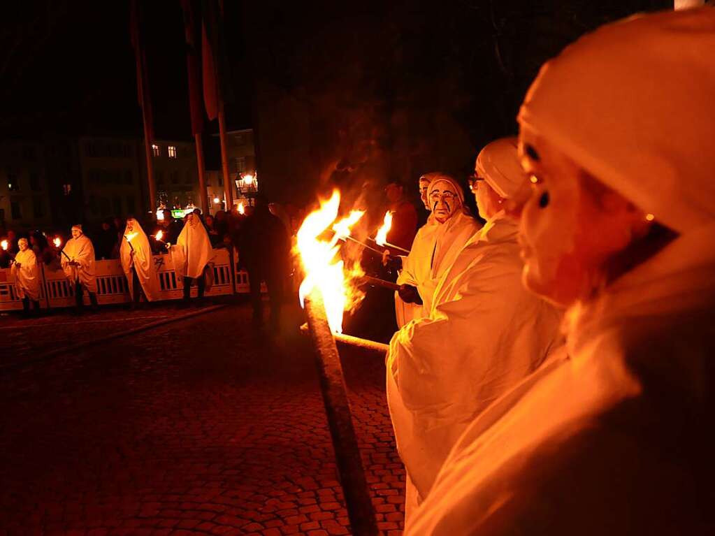 Hler-Umzug mit Bg-Verbrennung – Abschied einer gelungenen Fasnacht