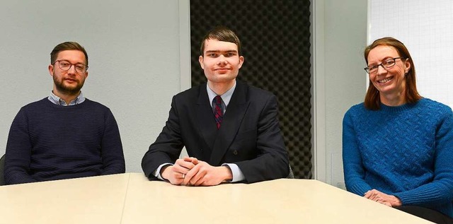 Viktor Schle (Mitte) mit  Jan-Michel ...r Autismus-Kompetenz Sdbaden (ZAKS).  | Foto: Ingo Schneider