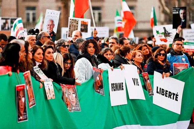 Auch in Europa hat der Protest gegen d...r den Exil-Iranern viele Untersttzer.  | Foto: Geoffroy Van Der Hasselt (dpa)