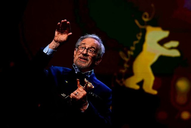 Steven Spielberg mit seinem Goldenen Ehrenbren  | Foto: JOHN MACDOUGALL (AFP)