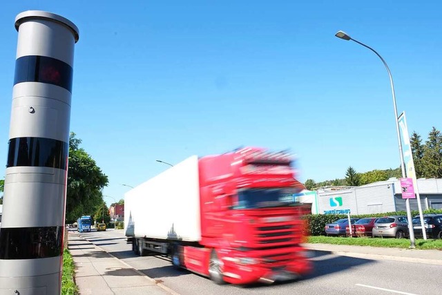 Der stationre Blitzer, der an der B34 in Bad Sckingen steht.  | Foto: Linke,Frank