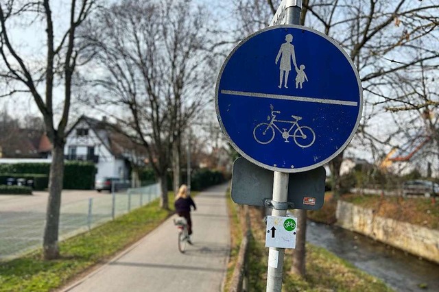 Auf vielen Radfahrstrecken in Mllheim... sind auch hufig Fugnger unterwegs.  | Foto: Alexander Huber