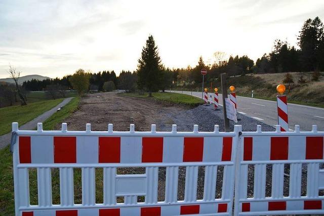 Parkpltze an L 124 in Oberried sind vollstndig abgerissen