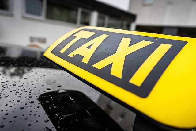 Eine Taxifahrerin wurde jetzt in Stauf...tte keinen gltigen Fhrerschein mehr.  | Foto: Frank Rumpenhorst