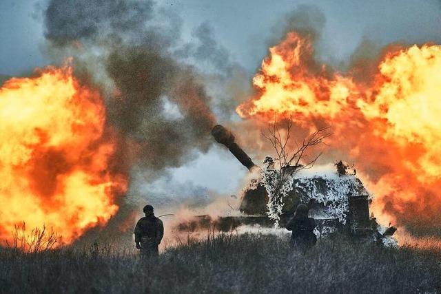 Ukrainische Soldaten an der Front im G...ieg zwischen Russland und der Ukraine.  | Foto: Libkos (dpa)