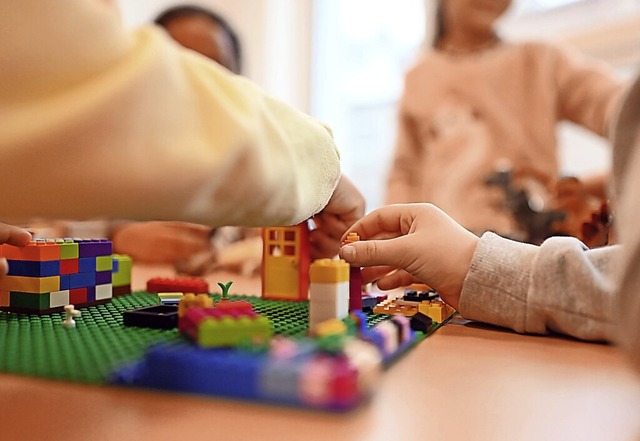 Fr zwei Wochen werden in Todtmoos Kinderbetreuer gesucht.  | Foto: Uli Deck (dpa)