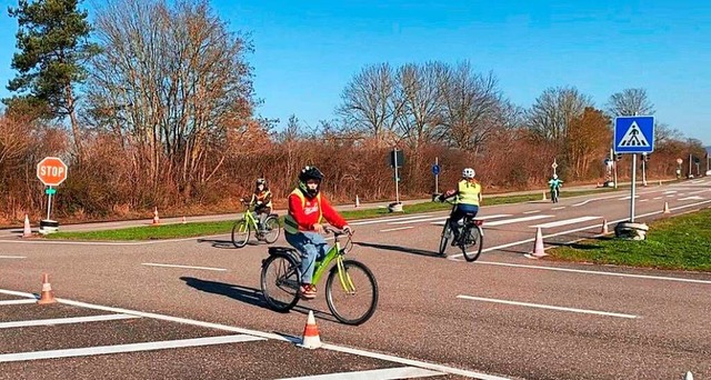 Die Kinder der Klasse 4 der Grundschule Horben bei der Fahrradprfung  | Foto: Privat