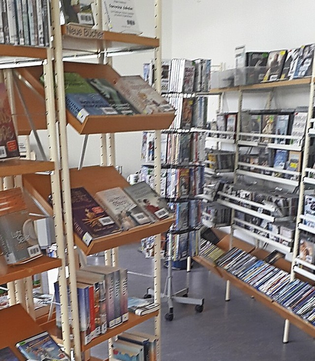 Bcher, Zeitschriften, Spiele,   DVDs &#8211; das Angebot ist breit.  | Foto: Ulrich Senf