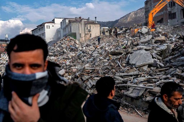 Schmerzvolle Suche in den Trmmern in Antakya  | Foto: BULENT KILIC