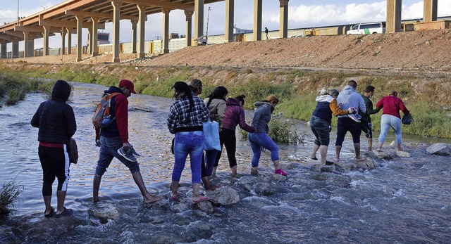 Venezuelaner berqueren im November 20...n  Mexiko und den Vereinigten Staaten.  | Foto: IMAGO/David Peinado