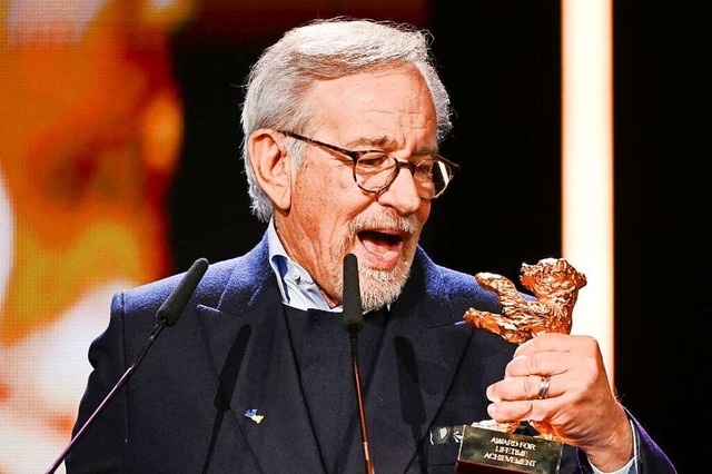 Steven Spielberg bekam am vergangenen ...ldenen Ehrenbren fr sein Lebenswerk.  | Foto: Jens Kalaene (dpa)