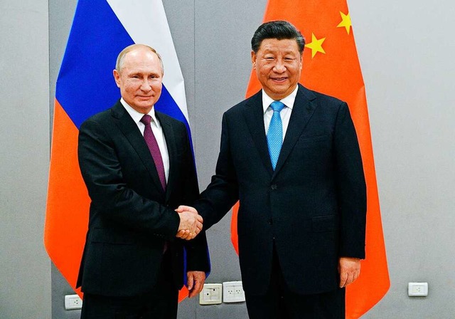 Sie bleiben Verbndete: Russlands Prs...inks) und Chinas Staatschef Xi Jinping  | Foto: Ramil Sitdikov (dpa)