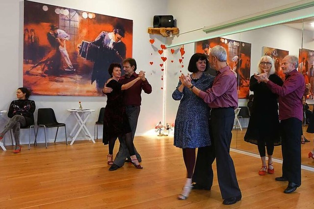 Beim Tango Caf des Tangovereins Schop...it elegant und stilvoll Tango getanzt.  | Foto: Roswitha Frey