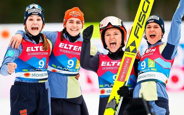 Anna Rupprecht (von links nach rechts)... Luisa Grlich jubeln nach ihrem Sieg.  | Foto: Georg Hochmuth (dpa)