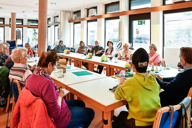 Im Treffpunkt Stadtmhle tauschten sic...Teilnehmer ber Bruche und Feste aus.  | Foto: Endrik Baublies