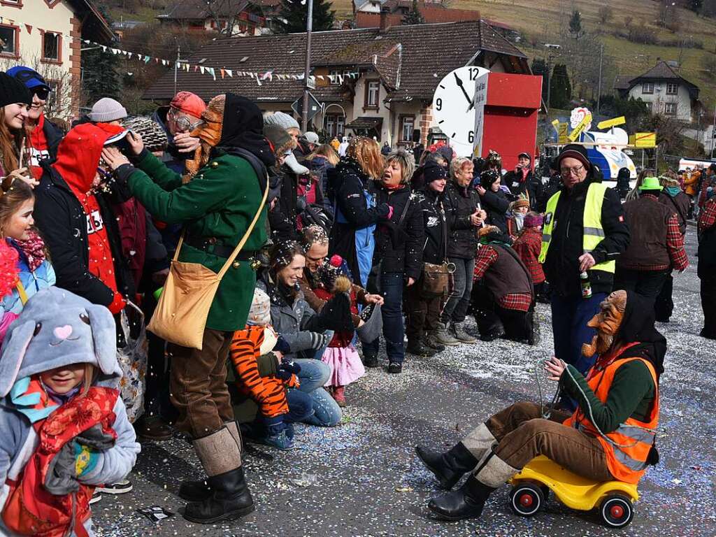 Mehr als 500 Teilnehmer waren beim Buurefasnachtsumzug in Neuenweg dabei.