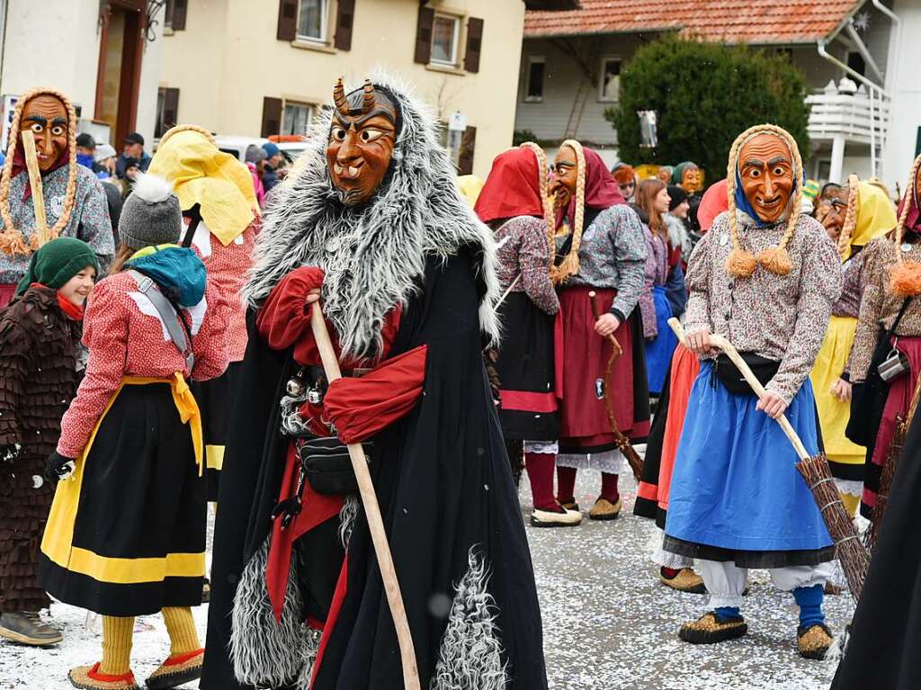 Mehr als 500 Teilnehmer waren beim Buurefasnachtsumzug in Neuenweg dabei.