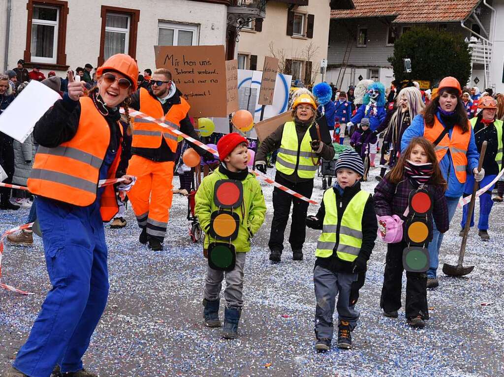 Mehr als 500 Teilnehmer waren beim Buurefasnachtsumzug in Neuenweg dabei.