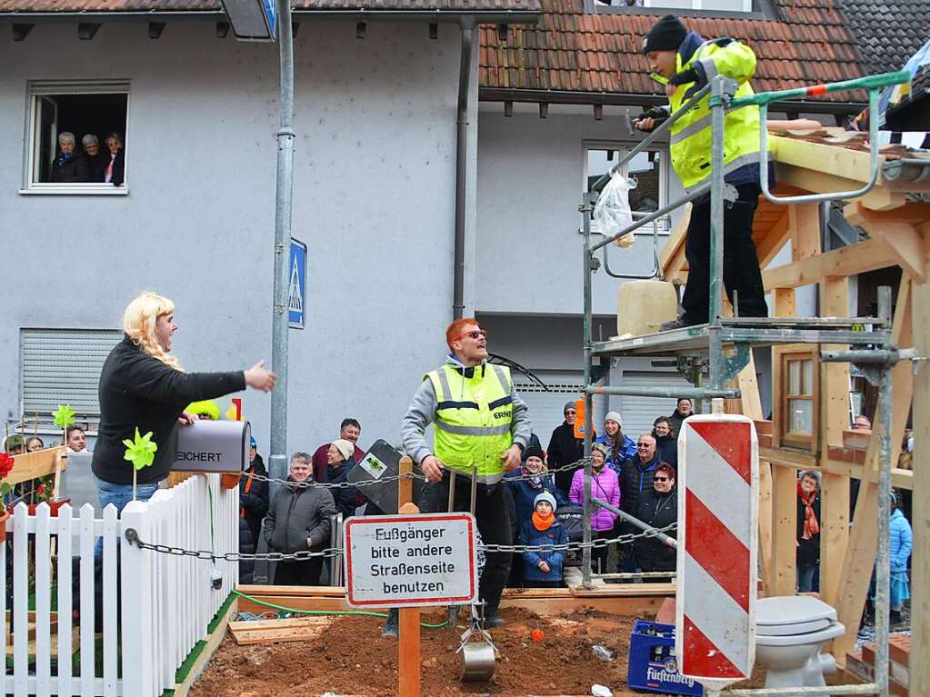 In Wiechs gab es originelle Kostme und Wagen zu sehen.