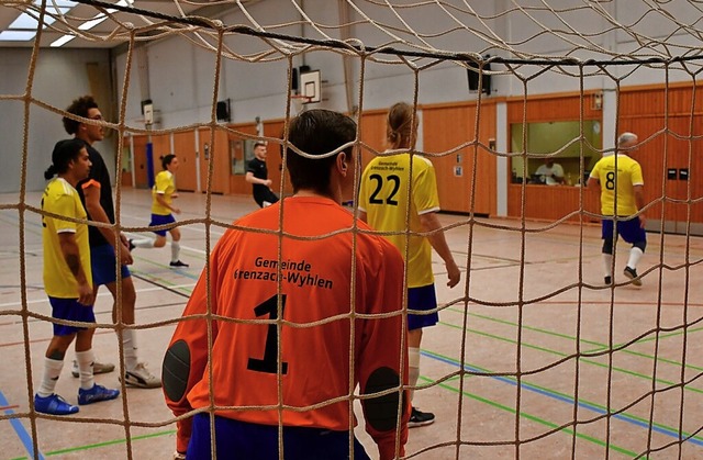 Burgis Crew spielte im Trikot der Gemeinde, hier gegen Strada.  | Foto: Heinz und Monika Vollmar