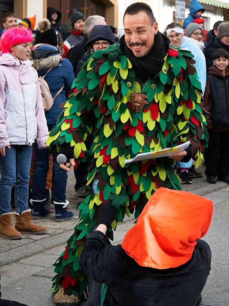 Eine Buebacher Sauhexe treibt sogar mit dem Moderator ihr Unwesen.