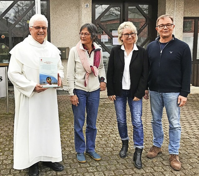 Pater Roman, Maxi Glaser, Frnzi Kleeb...ach (von links) trafen sich in Stegen.  | Foto: Michael Drfler