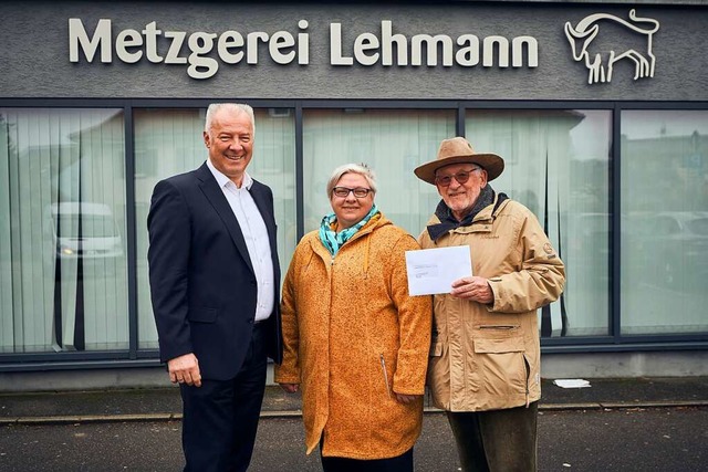 Klaus Bhler von der Sparkasse Offenbu... in der  ehemaligen Metzgerei Lehmann.  | Foto: Michael Bode