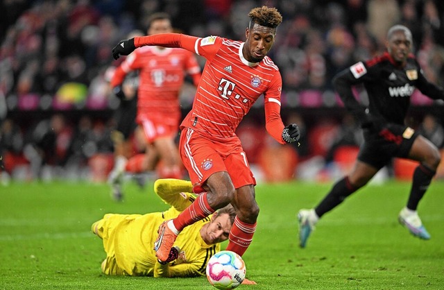 Kingsley Coman umkurvt Union-Schlussma...trifft dann zum 2:0 fr den FC Bayern.  | Foto: CHRISTOF STACHE (AFP)