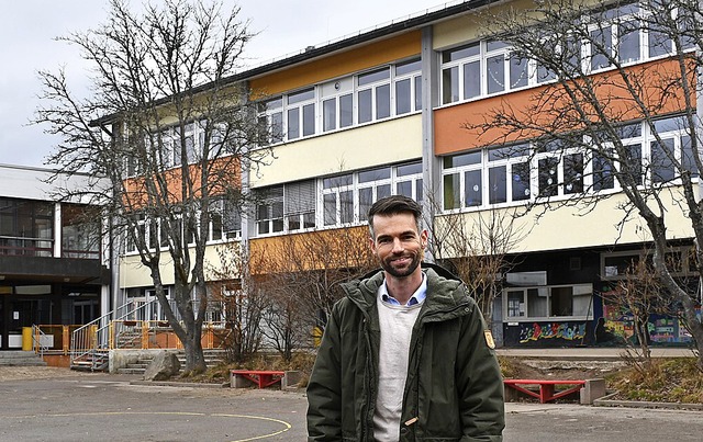 Gerrit Reeker vor der Hebelschule  | Foto: Tanja Bury