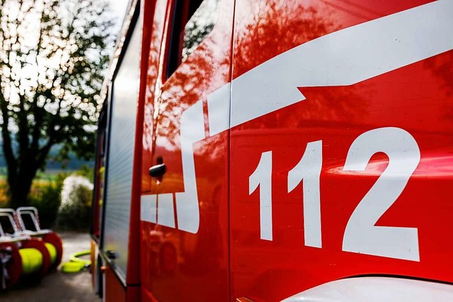 Die Feuerwehr musste in der Nacht zum ... Rmerstrae in Rheinfelden ausrcken.  | Foto: Philipp von Ditfurth (dpa)