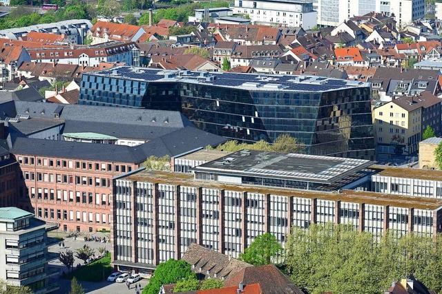 Zhlt nur als ein Dach, bietet aber or...der Freiburger Universittsbibliothek.  | Foto: Ingo Schneider