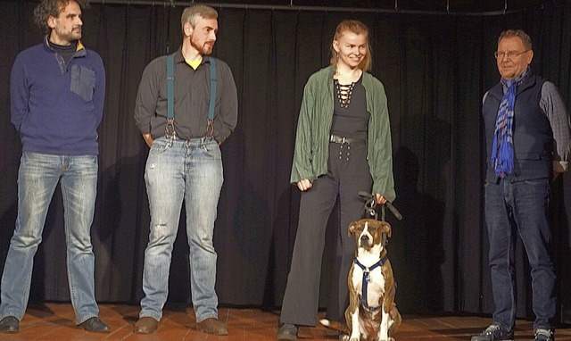 Poeten in Hartheim (von links):  Grego...th mit Hund Agatha und Harald Gritzner  | Foto: Salmenverein Hartheim