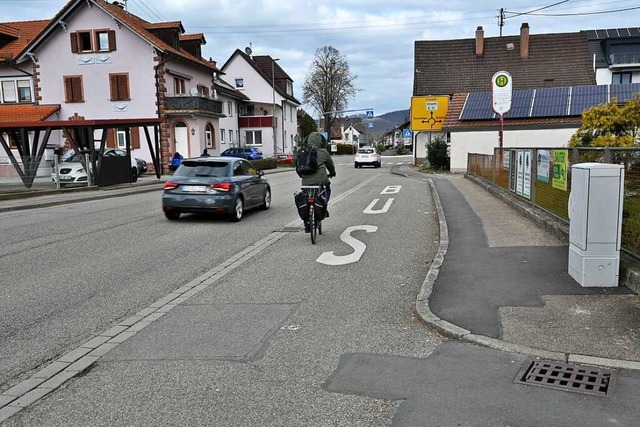 Wenn der Bus auf Strae hlt, ergibt s...ushaltestelle und Fahrradabstellpltze  | Foto: Markus Zimmermann