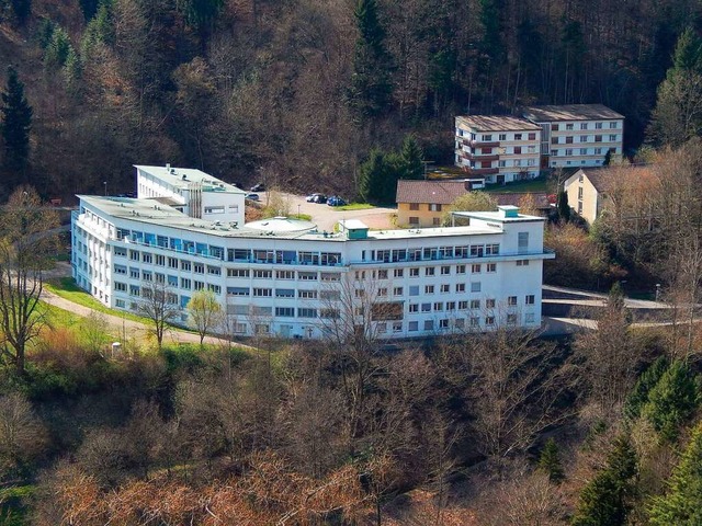 BDH-Klinik Waldkirch mit dem dahinter liegenden Schwesternwohnheim.  | Foto: Verein