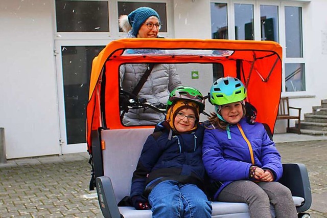 Die Geschwister Jakob und Pia durften ...nde Emmendingen-Teningen Probe fahren.  | Foto: Enya Steinbrecher
