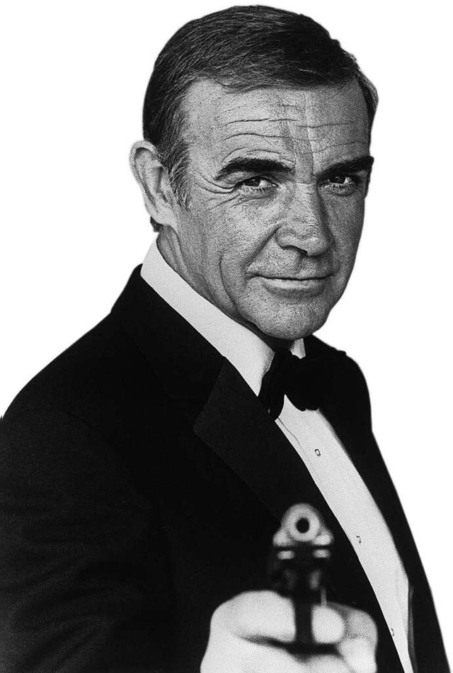 Der alte James Bond, hier verkrpert v...istisch, ein Macho. Nicht auszuhalten?  | Foto: afp
