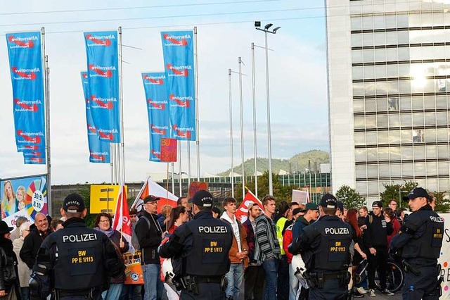 2017 im Wahlkampf wehten schon einmal ...Polizei mit vielen Krften im Einsatz.  | Foto: Moritz Lehmann