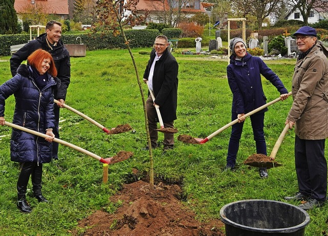 Die Baumpflanzaktion &#8222;100 Jahre ...schaftlichem Engagement die Rede ist.   | Foto: Privat