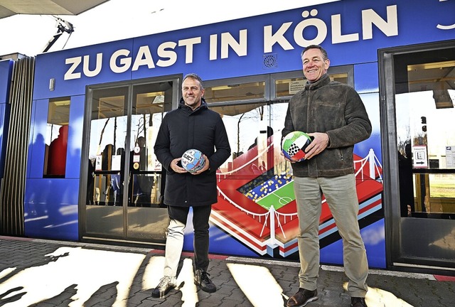 Fuball-Bundestrainer Hansi Flick (lin...stes Jahr in Kln stattfinden werden.   | Foto: Federico Gambarini (dpa)