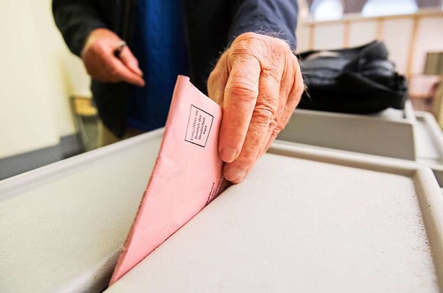 Das Whlen eines Gemeinderates nennt man Kommunalwahl.  | Foto: Julian Stratenschulte (dpa)