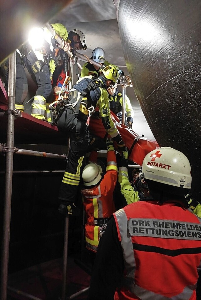 Rund 30 Rettungskrfte waren bei der Rettungsbung im Einsatz.  | Foto: Energiedienst