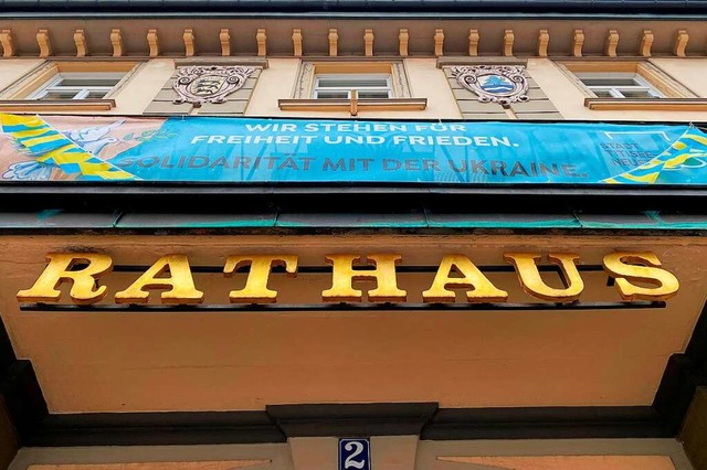 Drei Bewerber wollen ins Rathaus in Neustadt einziehen.  | Foto: Tanja Bury