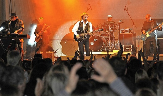 Musik der Bee Gees gibt es dieses Jahr...n 2010, bei den Covernights Mllheim.   | Foto: Volker Mnch